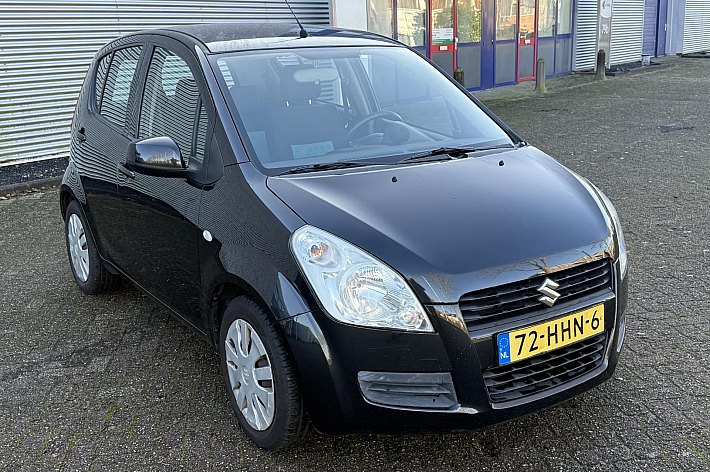 Suzuki Splash 1.2 Comfort , GOED RIJDENDE SPLASH MET DE STERKE 1.2 MOTOR, 151.794 KM NAP, ACHTERBUMPER BESCHADIGD, LEUKE HOOGZITTER VOOR WEINIG GELD. ZO INGERUILD ZO WEER WEG NAAR DE LIEFHEBBER.