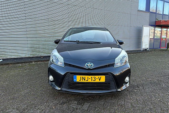 Toyota Yaris 1.5 Full Hybrid Aspiration , CRUISE CONTROLE, AIRCO,KEYLESS, NAVI, HYBRIDE, VOLLEDIG DEALERONDERHOUDEN. MOOIE EN GOED RIJDENDE YARIS HYBRIDE, BOEKJES AANWEZIG