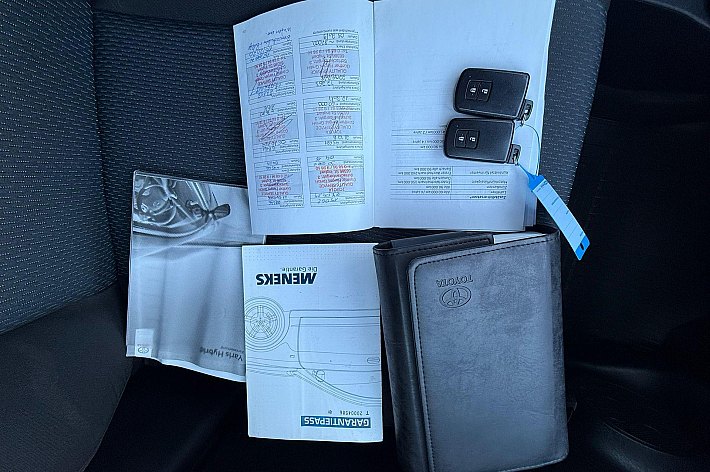 Toyota Yaris 1.5 Full Hybrid Aspiration , CRUISE CONTROLE, AIRCO,KEYLESS, NAVI, HYBRIDE, VOLLEDIG DEALERONDERHOUDEN. MOOIE EN GOED RIJDENDE YARIS HYBRIDE, BOEKJES AANWEZIG