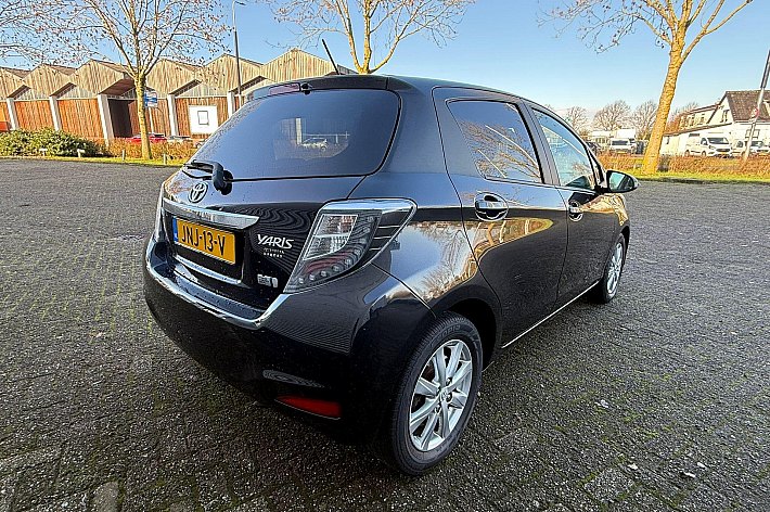 Toyota Yaris 1.5 Full Hybrid Aspiration , CRUISE CONTROLE, AIRCO,KEYLESS, NAVI, HYBRIDE, VOLLEDIG DEALERONDERHOUDEN. MOOIE EN GOED RIJDENDE YARIS HYBRIDE, BOEKJES AANWEZIG