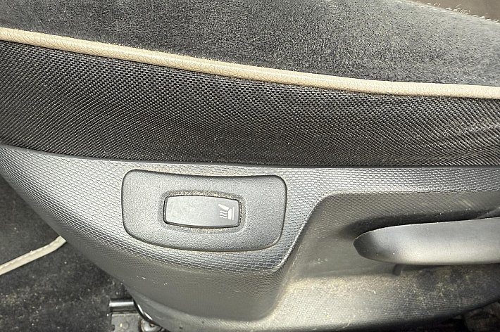 Renault Captur 1.2 TCe Dynamique AUTOMAAT, LEDER,CRUISE CONTROLE, lNAVI, PDC + CAMERA, STOELVERWARMING, TREKHAAK, LEDER STUURWIEL, 88.455 KM NAP.