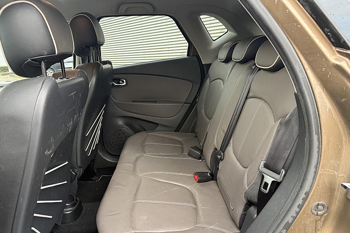 Renault Captur 1.2 TCe Dynamique AUTOMAAT, LEDER,CRUISE CONTROLE, lNAVI, PDC + CAMERA, STOELVERWARMING, TREKHAAK, LEDER STUURWIEL, 88.455 KM NAP.