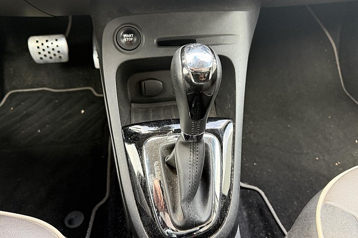 Renault Captur 1.2 TCe Dynamique AUTOMAAT, LEDER,CRUISE CONTROLE, lNAVI, PDC + CAMERA, STOELVERWARMING, TREKHAAK, LEDER STUURWIEL, 88.455 KM NAP.