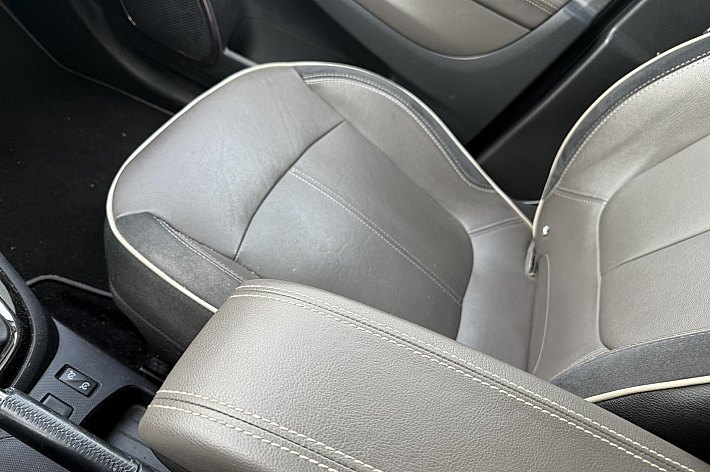 Renault Captur 1.2 TCe Dynamique AUTOMAAT, LEDER,CRUISE CONTROLE, lNAVI, PDC + CAMERA, STOELVERWARMING, TREKHAAK, LEDER STUURWIEL, 88.455 KM NAP.