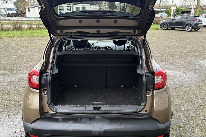 Renault Captur 1.2 TCe Dynamique AUTOMAAT, LEDER,CRUISE CONTROLE, lNAVI, PDC + CAMERA, STOELVERWARMING, TREKHAAK, LEDER STUURWIEL, 88.455 KM NAP.