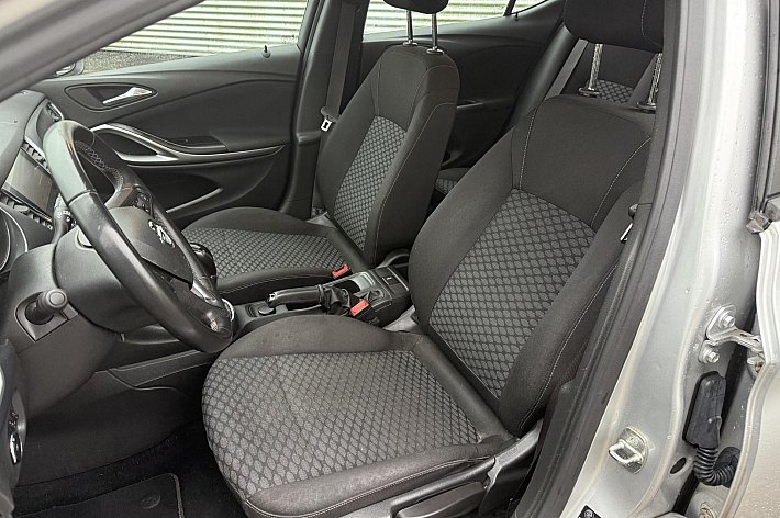 Opel Astra 1.0 Turbo 120 Jaar Edition , AIRCO, NAVI, CRUISE CONTROLE, CARPLAY, NETTE EN GOEDRIJDENDE ASTRA MET VEEL OPTIES, LEDEREN STUURWIEL MULTI FUNCTIONEEL