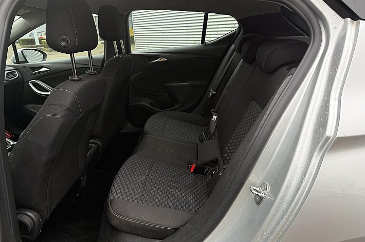 Opel Astra 1.0 Turbo 120 Jaar Edition , AIRCO, NAVI, CRUISE CONTROLE, CARPLAY, NETTE EN GOEDRIJDENDE ASTRA MET VEEL OPTIES, LEDEREN STUURWIEL MULTI FUNCTIONEEL