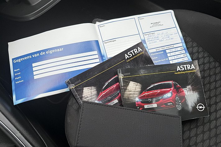 Opel Astra 1.0 Turbo 120 Jaar Edition , AIRCO, NAVI, CRUISE CONTROLE, CARPLAY, NETTE EN GOEDRIJDENDE ASTRA MET VEEL OPTIES, LEDEREN STUURWIEL MULTI FUNCTIONEEL