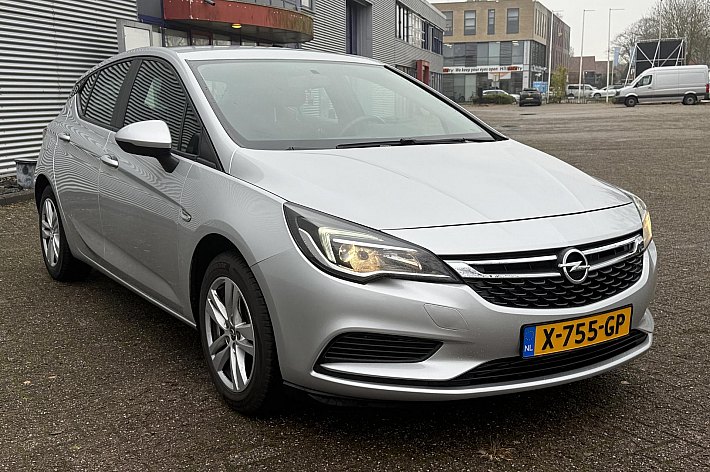 Opel Astra 1.0 Turbo 120 Jaar Edition , AIRCO, NAVI, CRUISE CONTROLE, CARPLAY, NETTE EN GOEDRIJDENDE ASTRA MET VEEL OPTIES, LEDEREN STUURWIEL MULTI FUNCTIONEEL