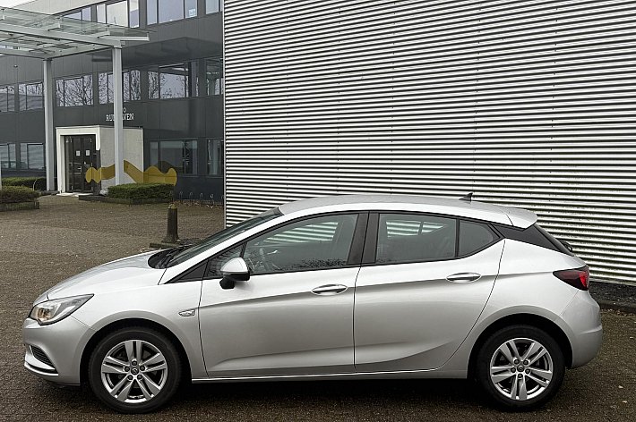 Opel Astra 1.0 Turbo 120 Jaar Edition , AIRCO, NAVI, CRUISE CONTROLE, CARPLAY, NETTE EN GOEDRIJDENDE ASTRA MET VEEL OPTIES, LEDEREN STUURWIEL MULTI FUNCTIONEEL