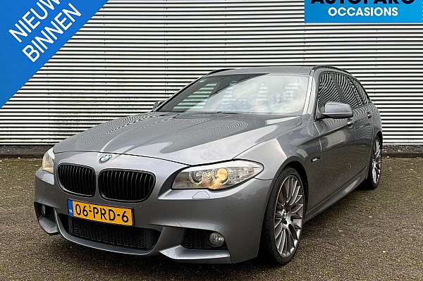 BMW 5 Serie Touring 528i Executive , M-PAKKET, HEAD UP, CRUISE CONTROLE, CLIMA, ALCANTARA STOF, ELECTRISCHE VOORSTOELEN, AUTOMAAT, NAVI, F1 FLIPPERS, NL AUTO, BOEKJES AANWEZIG, KEURIG ONDERHOUDEN, PDC, ACHTERBUMPER RECHTS ACHTER LICHT BESCHADIGD, SCHERPE PRIJS VOOR D