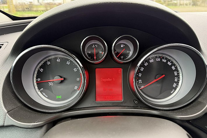 Opel Insignia Sports Tourer 2.0 T Sport , LEDER SPORTINTERIEUR, 19 INCH VELGEN, STOELVERWARMING, NAVI, CLIMA, CRUISE CONTROLE, SPORT EN TOUR STAND, TREKHAAK AFNEEMBAAR, NWE KOPPELING, ZGAN BANDEN, GROTE BEURT GEHAD, BOOSKIJKERS, 220PK, RIJDT PERFECT, ZIT HEERLIJK, KLAA