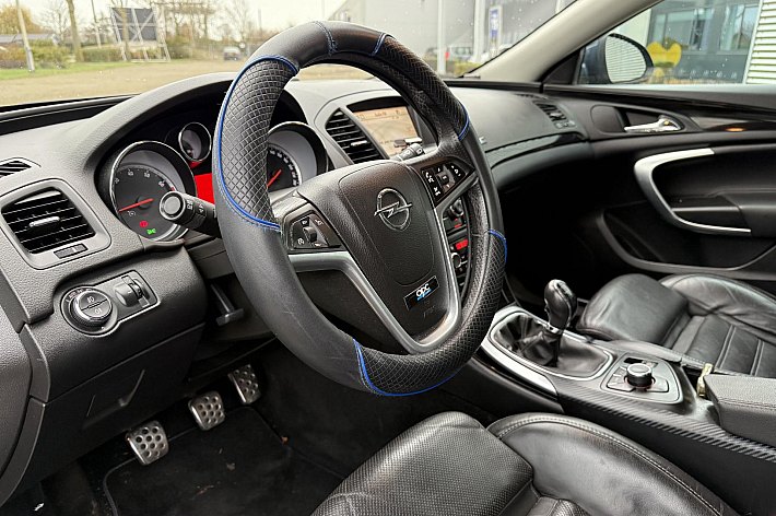 Opel Insignia Sports Tourer 2.0 T Sport , LEDER SPORTINTERIEUR, 19 INCH VELGEN, STOELVERWARMING, NAVI, CLIMA, CRUISE CONTROLE, SPORT EN TOUR STAND, TREKHAAK AFNEEMBAAR, NWE KOPPELING, ZGAN BANDEN, GROTE BEURT GEHAD, BOOSKIJKERS, 220PK, RIJDT PERFECT, ZIT HEERLIJK, KLAA