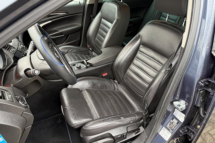 Opel Insignia Sports Tourer 2.0 T Sport , LEDER SPORTINTERIEUR, 19 INCH VELGEN, STOELVERWARMING, NAVI, CLIMA, CRUISE CONTROLE, SPORT EN TOUR STAND, TREKHAAK AFNEEMBAAR, NWE KOPPELING, ZGAN BANDEN, GROTE BEURT GEHAD, BOOSKIJKERS, 220PK, RIJDT PERFECT, ZIT HEERLIJK, KLAA