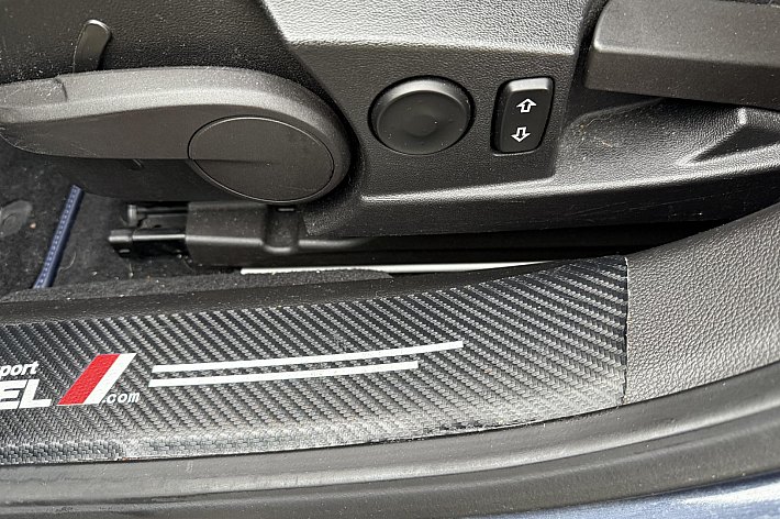 Opel Insignia Sports Tourer 2.0 T Sport , LEDER SPORTINTERIEUR, 19 INCH VELGEN, STOELVERWARMING, NAVI, CLIMA, CRUISE CONTROLE, SPORT EN TOUR STAND, TREKHAAK AFNEEMBAAR, NWE KOPPELING, ZGAN BANDEN, GROTE BEURT GEHAD, BOOSKIJKERS, 220PK, RIJDT PERFECT, ZIT HEERLIJK, KLAA