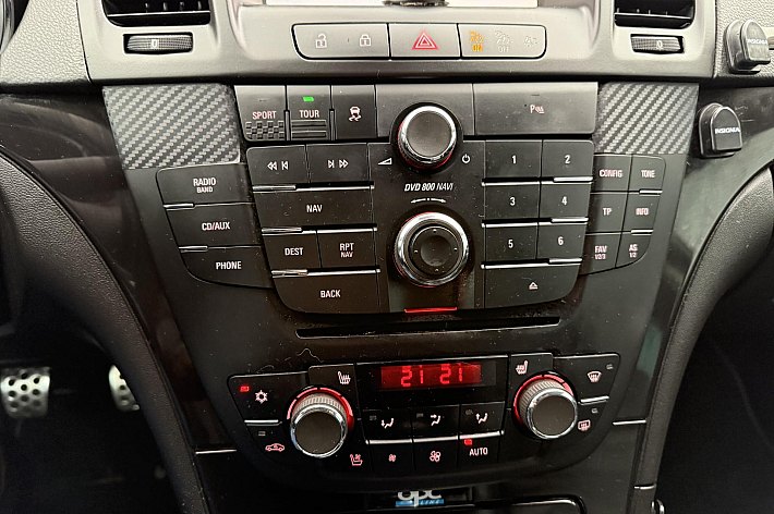 Opel Insignia Sports Tourer 2.0 T Sport , LEDER SPORTINTERIEUR, 19 INCH VELGEN, STOELVERWARMING, NAVI, CLIMA, CRUISE CONTROLE, SPORT EN TOUR STAND, TREKHAAK AFNEEMBAAR, NWE KOPPELING, ZGAN BANDEN, GROTE BEURT GEHAD, BOOSKIJKERS, 220PK, RIJDT PERFECT, ZIT HEERLIJK, KLAA