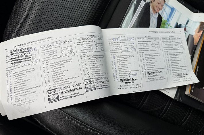 Opel Insignia Sports Tourer 2.0 T Sport , LEDER SPORTINTERIEUR, 19 INCH VELGEN, STOELVERWARMING, NAVI, CLIMA, CRUISE CONTROLE, SPORT EN TOUR STAND, TREKHAAK AFNEEMBAAR, NWE KOPPELING, ZGAN BANDEN, GROTE BEURT GEHAD, BOOSKIJKERS, 220PK, RIJDT PERFECT, ZIT HEERLIJK, KLAA