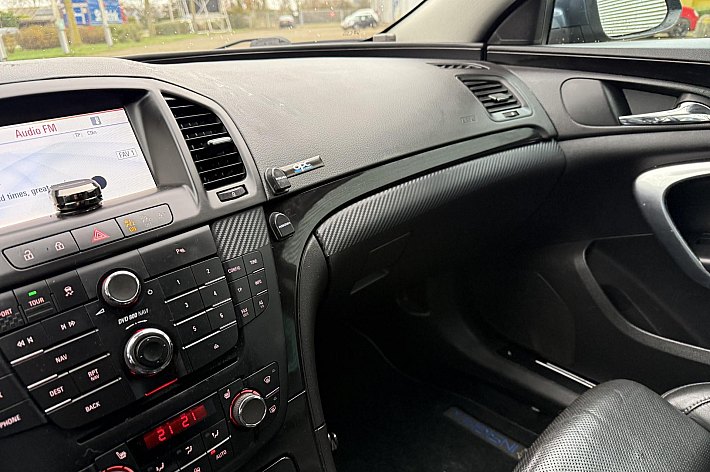 Opel Insignia Sports Tourer 2.0 T Sport , LEDER SPORTINTERIEUR, 19 INCH VELGEN, STOELVERWARMING, NAVI, CLIMA, CRUISE CONTROLE, SPORT EN TOUR STAND, TREKHAAK AFNEEMBAAR, NWE KOPPELING, ZGAN BANDEN, GROTE BEURT GEHAD, BOOSKIJKERS, 220PK, RIJDT PERFECT, ZIT HEERLIJK, KLAA