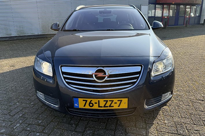 Opel Insignia Sports Tourer 2.0 T Sport , LEDER SPORTINTERIEUR, 19 INCH VELGEN, STOELVERWARMING, NAVI, CLIMA, CRUISE CONTROLE, SPORT EN TOUR STAND, TREKHAAK AFNEEMBAAR, NWE KOPPELING, ZGAN BANDEN, GROTE BEURT GEHAD, BOOSKIJKERS, 220PK, RIJDT PERFECT, ZIT HEERLIJK, KLAA
