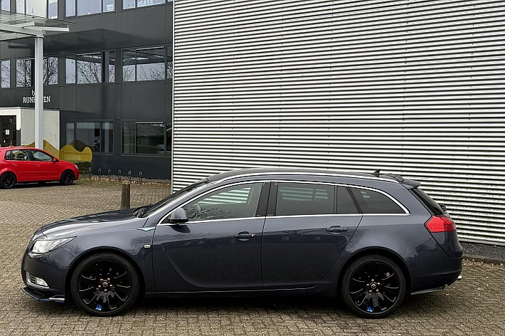 Opel Insignia Sports Tourer 2.0 T Sport , LEDER SPORTINTERIEUR, 19 INCH VELGEN, STOELVERWARMING, NAVI, CLIMA, CRUISE CONTROLE, SPORT EN TOUR STAND, TREKHAAK AFNEEMBAAR, NWE KOPPELING, ZGAN BANDEN, GROTE BEURT GEHAD, BOOSKIJKERS, 220PK, RIJDT PERFECT, ZIT HEERLIJK, KLAA