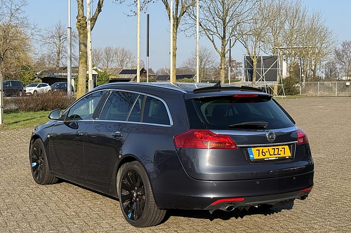 Opel Insignia Sports Tourer 2.0 T Sport , LEDER SPORTINTERIEUR, 19 INCH VELGEN, STOELVERWARMING, NAVI, CLIMA, CRUISE CONTROLE, SPORT EN TOUR STAND, TREKHAAK AFNEEMBAAR, NWE KOPPELING, ZGAN BANDEN, GROTE BEURT GEHAD, BOOSKIJKERS, 220PK, RIJDT PERFECT, ZIT HEERLIJK, KLAA