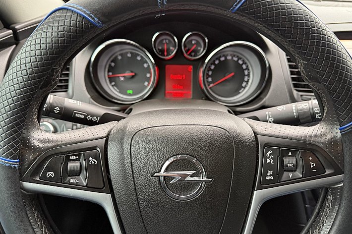 Opel Insignia Sports Tourer 2.0 T Sport , LEDER SPORTINTERIEUR, 19 INCH VELGEN, STOELVERWARMING, NAVI, CLIMA, CRUISE CONTROLE, SPORT EN TOUR STAND, TREKHAAK AFNEEMBAAR, NWE KOPPELING, ZGAN BANDEN, GROTE BEURT GEHAD, BOOSKIJKERS, 220PK, RIJDT PERFECT, ZIT HEERLIJK, KLAA