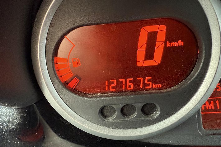 Renault Twingo 1.2 16V Dynamique , AIRCO, CRUISE CONTROLE, GOED RIJDENDE EN VROLIJKE TWINGO, ( STICKERS) , DISTRIBUTIE KAN NOG 70.0000 KM MEE,