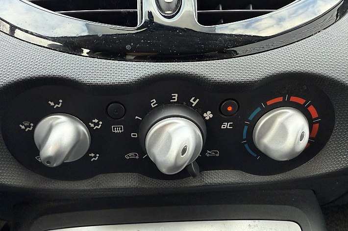 Renault Twingo 1.2 16V Dynamique , AIRCO, CRUISE CONTROLE, GOED RIJDENDE EN VROLIJKE TWINGO, ( STICKERS) , DISTRIBUTIE KAN NOG 70.0000 KM MEE,