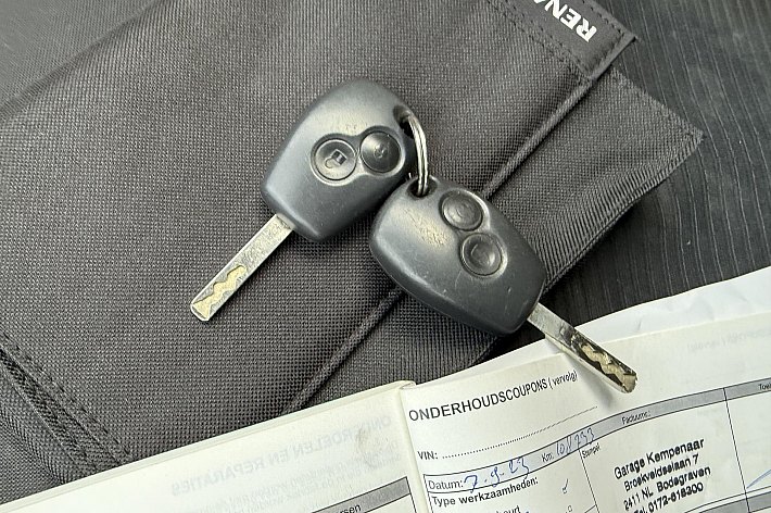 Renault Twingo 1.2 16V Dynamique , AIRCO, CRUISE CONTROLE, GOED RIJDENDE EN VROLIJKE TWINGO, ( STICKERS) , DISTRIBUTIE KAN NOG 70.0000 KM MEE,