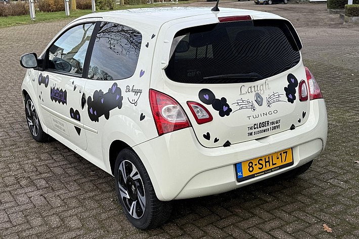 Renault Twingo 1.2 16V Dynamique , AIRCO, CRUISE CONTROLE, GOED RIJDENDE EN VROLIJKE TWINGO, ( STICKERS) , DISTRIBUTIE KAN NOG 70.0000 KM MEE,