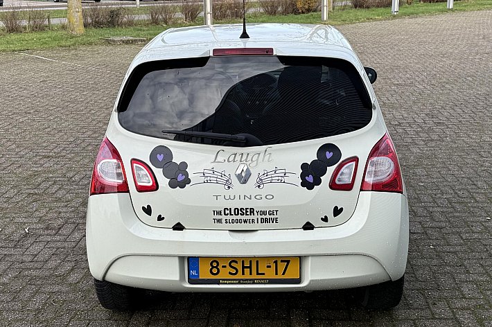 Renault Twingo 1.2 16V Dynamique , AIRCO, CRUISE CONTROLE, GOED RIJDENDE EN VROLIJKE TWINGO, ( STICKERS) , DISTRIBUTIE KAN NOG 70.0000 KM MEE,