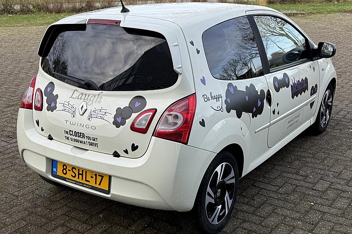 Renault Twingo 1.2 16V Dynamique , AIRCO, CRUISE CONTROLE, GOED RIJDENDE EN VROLIJKE TWINGO, ( STICKERS) , DISTRIBUTIE KAN NOG 70.0000 KM MEE,