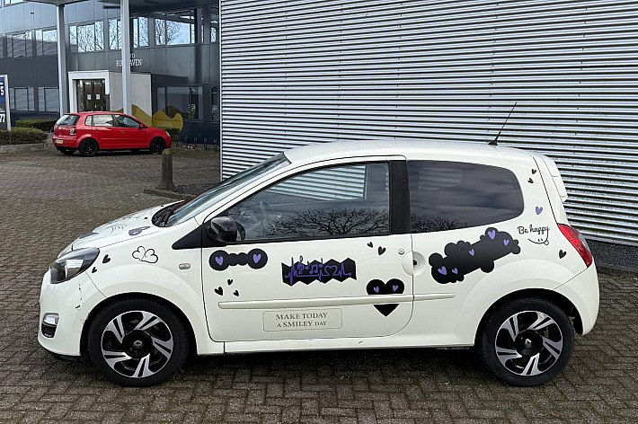 Renault Twingo 1.2 16V Dynamique , AIRCO, CRUISE CONTROLE, GOED RIJDENDE EN VROLIJKE TWINGO, ( STICKERS) , DISTRIBUTIE KAN NOG 70.0000 KM MEE,