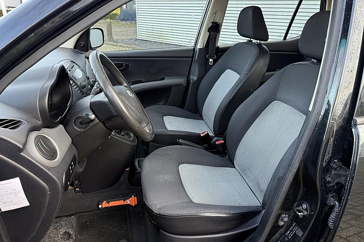 Hyundai i10 1.1 Active ,  4 ZGAN BANDEN, 5 DEURS, ZUINIG EN BETROUWBAAR, LEUKE GOEDRIJDENDE i10