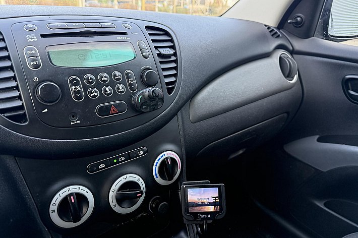 Hyundai i10 1.1 Active ,  4 ZGAN BANDEN, 5 DEURS, ZUINIG EN BETROUWBAAR, LEUKE GOEDRIJDENDE i10