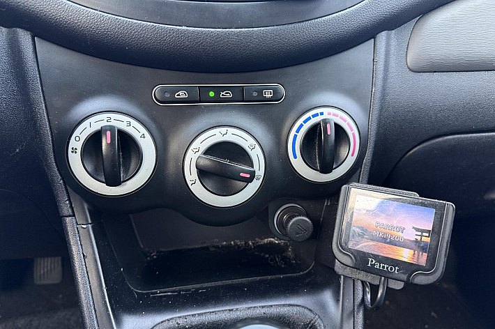 Hyundai i10 1.1 Active ,  4 ZGAN BANDEN, 5 DEURS, ZUINIG EN BETROUWBAAR, LEUKE GOEDRIJDENDE i10