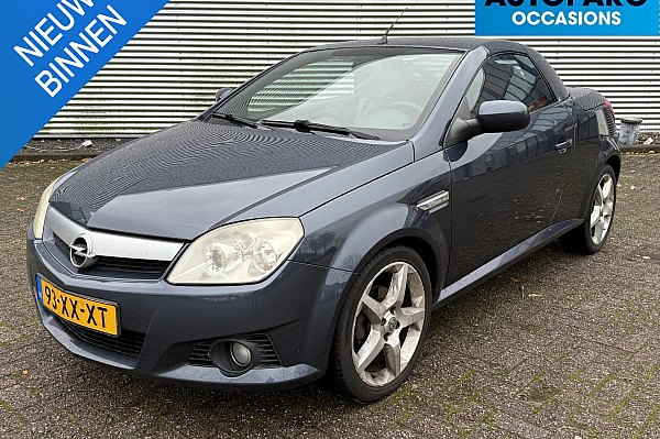 Opel Tigra TwinTop 1.8-16V Temptation , AIRCO, LEDER, GOED ONDERHOUDEN, RIJDT EN SCHAKELT PRIMA, ELECTRISCH DAK WERKT GOED, BESTUURDERSSTOEL HEEFT INSTAP BESCHADIGING, LEUKE GOEDKOPE CABRIO MET HARD DAK, ZO MEENEMEN, GEEN GARANTIE MOGELIJK IN DEZE PRIJSKLASSE, PROEF