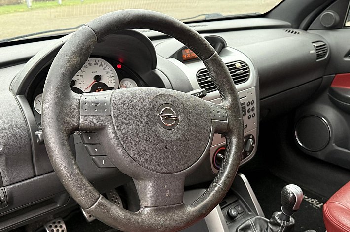 Opel Tigra TwinTop 1.8-16V Temptation NIEUWE APK, AIRCO, LEDER, GOED ONDERHOUDEN, RIJDT EN SCHAKELT PRIMA, ELECTRISCH DAK WERKT GOED, BESTUURDERSSTOEL HEEFT INSTAP BESCHADIGING, LEUKE GOEDKOPE CABRIO MET HARD DAK, ZO MEENEMEN, GEEN GARANTIE MOGELIJK IN DEZE PRIJSKLA