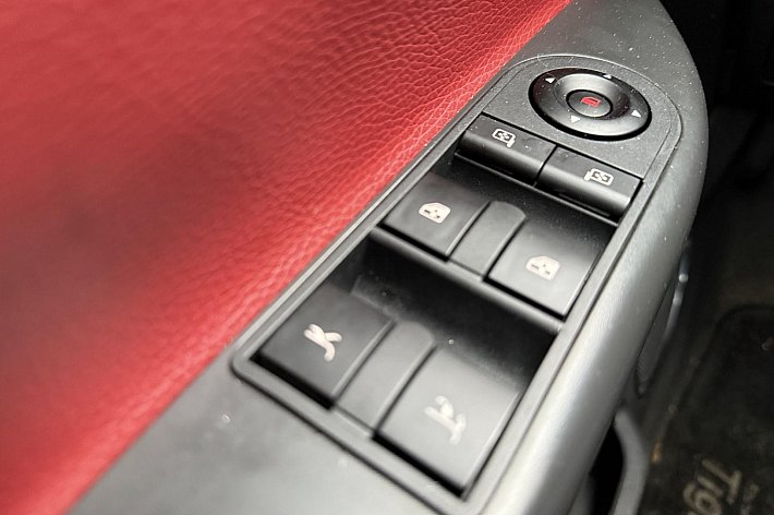 Opel Tigra TwinTop 1.8-16V Temptation NIEUWE APK, AIRCO, LEDER, GOED ONDERHOUDEN, RIJDT EN SCHAKELT PRIMA, ELECTRISCH DAK WERKT GOED, BESTUURDERSSTOEL HEEFT INSTAP BESCHADIGING, LEUKE GOEDKOPE CABRIO MET HARD DAK, ZO MEENEMEN, GEEN GARANTIE MOGELIJK IN DEZE PRIJSKLA