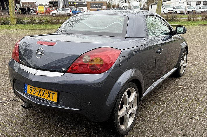 Opel Tigra TwinTop 1.8-16V Temptation , AIRCO, LEDER, GOED ONDERHOUDEN, RIJDT EN SCHAKELT PRIMA, ELECTRISCH DAK WERKT GOED, BESTUURDERSSTOEL HEEFT INSTAP BESCHADIGING, LEUKE GOEDKOPE CABRIO MET HARD DAK, ZO MEENEMEN, GEEN GARANTIE MOGELIJK IN DEZE PRIJSKLASSE, PROEF