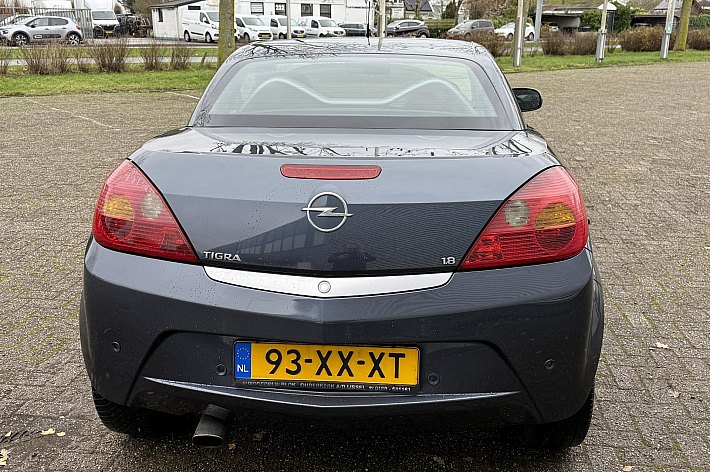 Opel Tigra TwinTop 1.8-16V Temptation NIEUWE APK, AIRCO, LEDER, GOED ONDERHOUDEN, RIJDT EN SCHAKELT PRIMA, ELECTRISCH DAK WERKT GOED, BESTUURDERSSTOEL HEEFT INSTAP BESCHADIGING, LEUKE GOEDKOPE CABRIO MET HARD DAK, ZO MEENEMEN, GEEN GARANTIE MOGELIJK IN DEZE PRIJSKLA