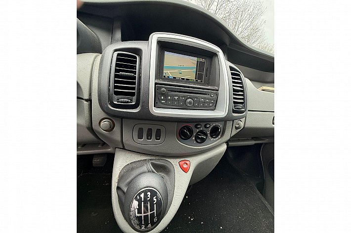 Renault Trafic 2.0 dCi T29 L2H1 DC Générique , CRUISE CONTROLE, AIRCO, ELECTR RAMEN, TREKHAAK, NAVIGATIE, PDC, 6 BAK, RIJDT ZEER GOED, GOED ONDERHOUDEN,