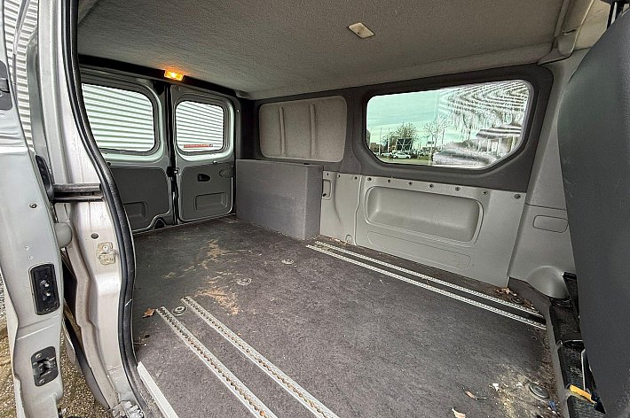 Renault Trafic 2.0 dCi T29 L2H1 DC Générique , CRUISE CONTROLE, AIRCO, ELECTR RAMEN, TREKHAAK, NAVIGATIE, PDC, 6 BAK, RIJDT ZEER GOED, GOED ONDERHOUDEN,