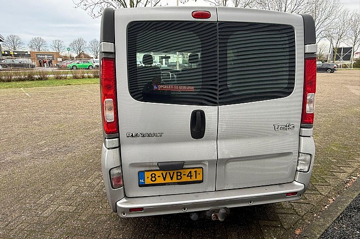 Renault Trafic 2.0 dCi T29 L2H1 DC Générique , CRUISE CONTROLE, AIRCO, ELECTR RAMEN, TREKHAAK, NAVIGATIE, PDC, 6 BAK, RIJDT ZEER GOED, GOED ONDERHOUDEN,