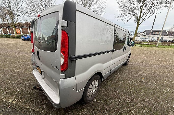 Renault Trafic 2.0 dCi T29 L2H1 DC Générique , CRUISE CONTROLE, AIRCO, ELECTR RAMEN, TREKHAAK, NAVIGATIE, PDC, 6 BAK, RIJDT ZEER GOED, GOED ONDERHOUDEN,