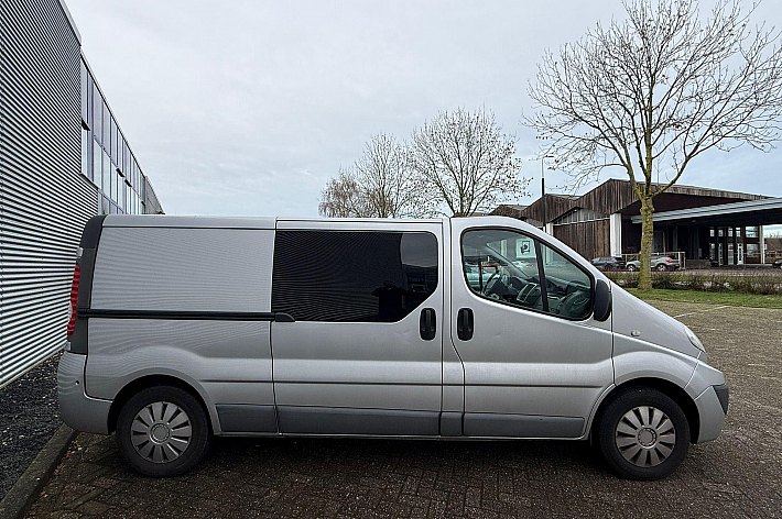 Renault Trafic 2.0 dCi T29 L2H1 DC Générique , CRUISE CONTROLE, AIRCO, ELECTR RAMEN, TREKHAAK, NAVIGATIE, PDC, 6 BAK, RIJDT ZEER GOED, GOED ONDERHOUDEN,