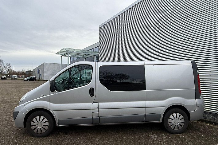 Renault Trafic 2.0 dCi T29 L2H1 DC Générique , CRUISE CONTROLE, AIRCO, ELECTR RAMEN, TREKHAAK, NAVIGATIE, PDC, 6 BAK, RIJDT ZEER GOED, GOED ONDERHOUDEN,