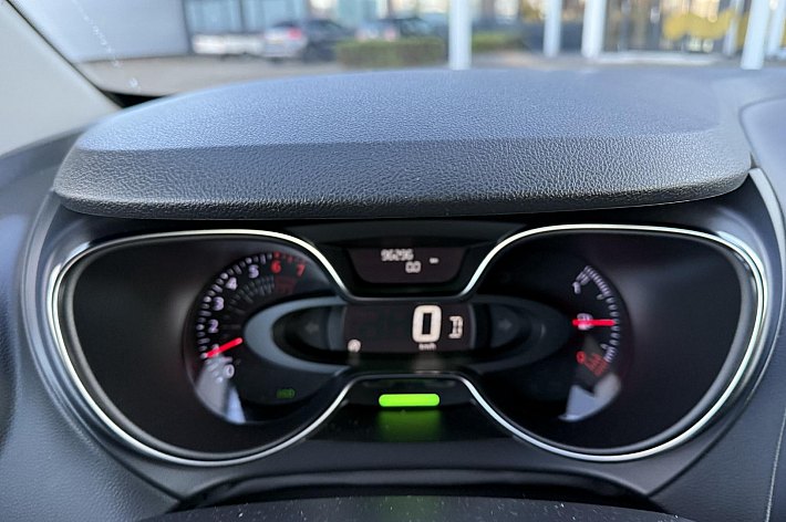 Renault Captur 1.2 TCe Intens , KEYLESS, CARPLAY, NAVI, TREKHAAK, CRUISE CONTROLE, ZELF IN PARKEER FUNCTIE, ACHTERUITRIJ CAMERA, DEALERONDERHOUDEN, BOEKJES, NL AUTO, RUIM UITGEVOERDE AUTOMAAT MET LAGE KMS