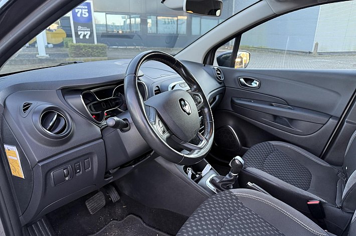 Renault Captur 1.2 TCe Intens , KEYLESS, CARPLAY, NAVI, TREKHAAK, CRUISE CONTROLE, ZELF IN PARKEER FUNCTIE, ACHTERUITRIJ CAMERA, DEALERONDERHOUDEN, BOEKJES, NL AUTO, RUIM UITGEVOERDE AUTOMAAT MET LAGE KMS