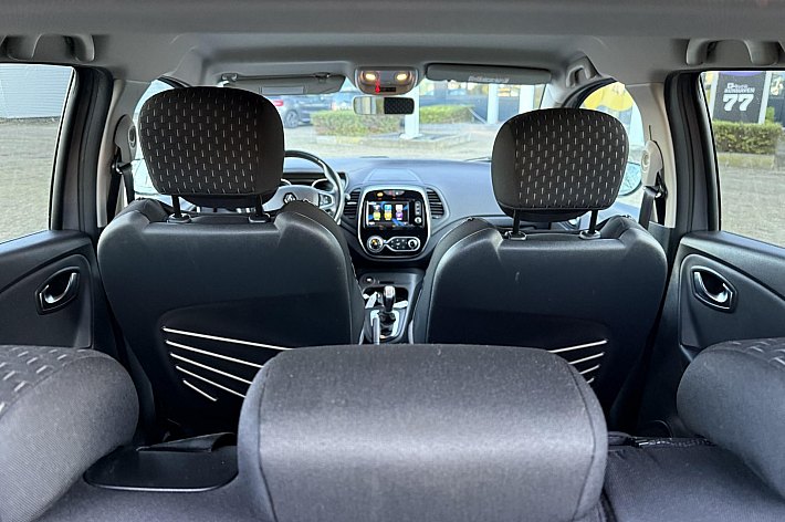 Renault Captur 1.2 TCe Intens , KEYLESS, CARPLAY, NAVI, TREKHAAK, CRUISE CONTROLE, ZELF IN PARKEER FUNCTIE, ACHTERUITRIJ CAMERA, DEALERONDERHOUDEN, BOEKJES, NL AUTO, RUIM UITGEVOERDE AUTOMAAT MET LAGE KMS